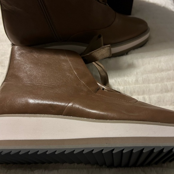 Women’s Booties 8.5 by Johnson & Murphy Taupe (New) - Picture 5 of 9